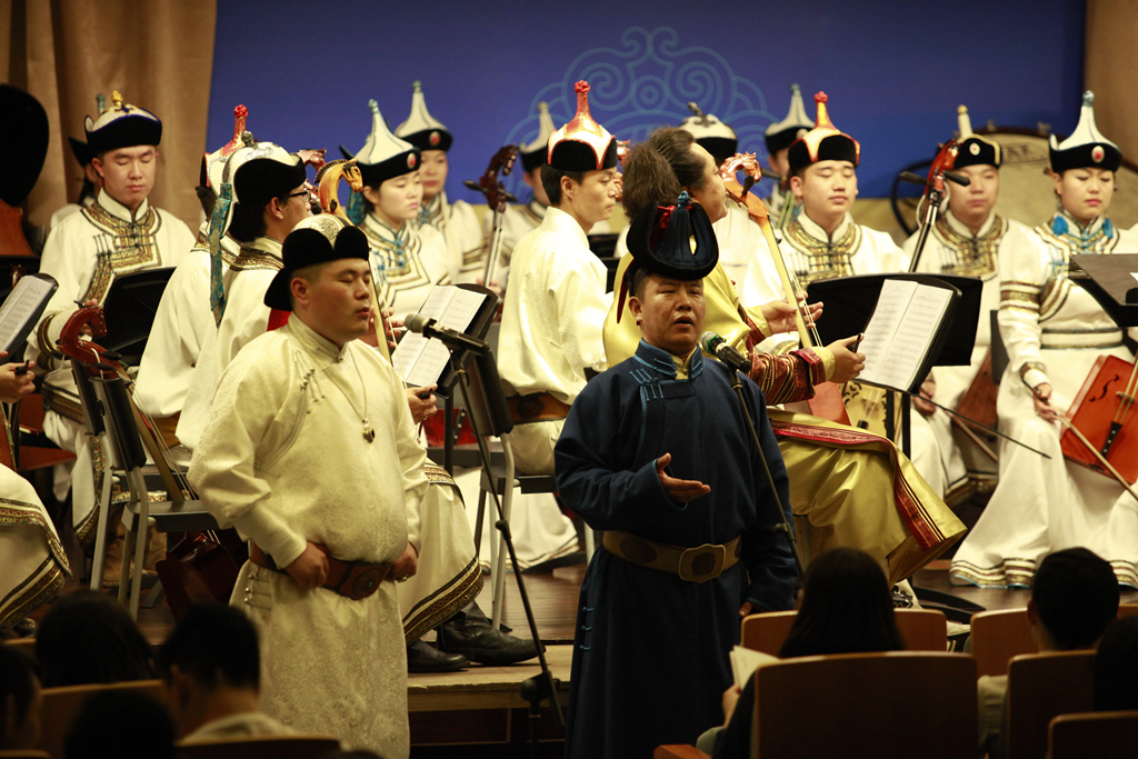 长调、呼麦与马头琴乐队 表演《吉祥草原》2