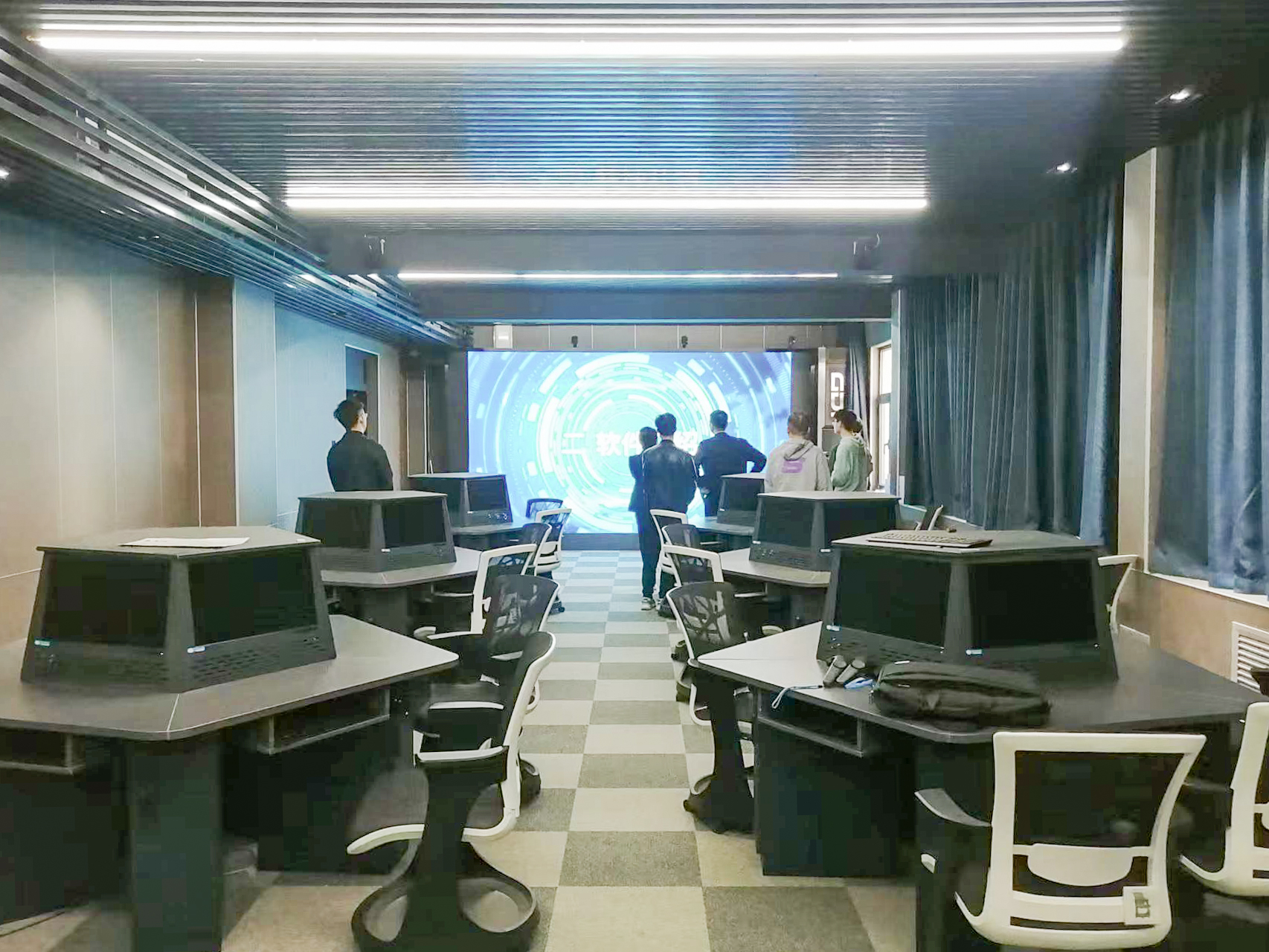 1.虚拟仿真智慧教室（906）.jpg